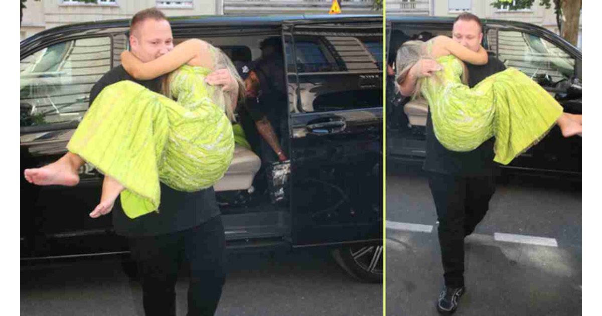 Yürümekten yorulunca koruması kucağında taşıdı! Cardi B. hayat hikayesi...