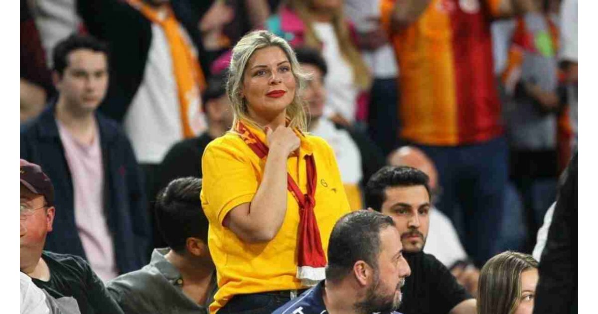 Pelin Öztekin, babası Rasim Öztekin için düzenlenen geceye katılmadı! Galatasaray maçına gitti 