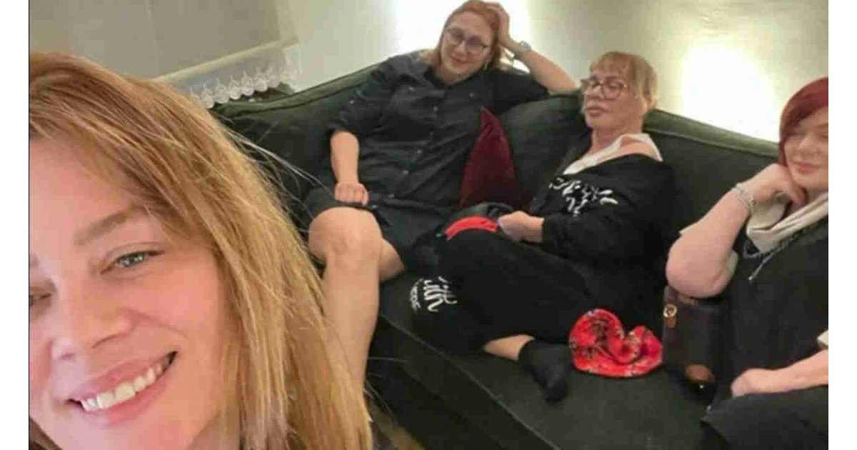 Sezen Aksu, Emel Müftüoğlu ve Demet Evgar bir araya geldi: Gözler Candaş Tolga Işık'ı aradı 