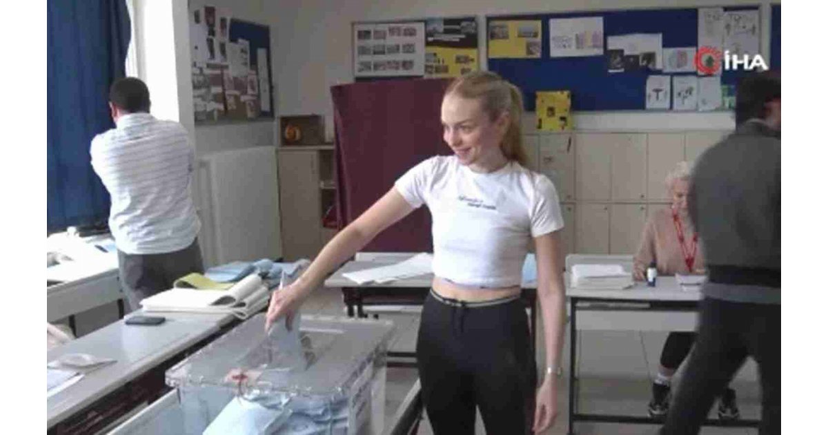 Nilperi Şahinkaya zarfı sandığa atarken zor anlar yaşadı 