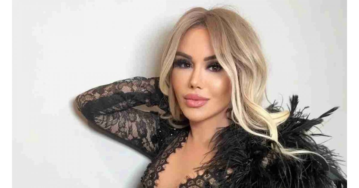 40 yıllık emeğin meyveleri! Şarkıcı Ceylan’ın Bodrum’daki süper lüks villasının havuzunda sefa yaptı! 