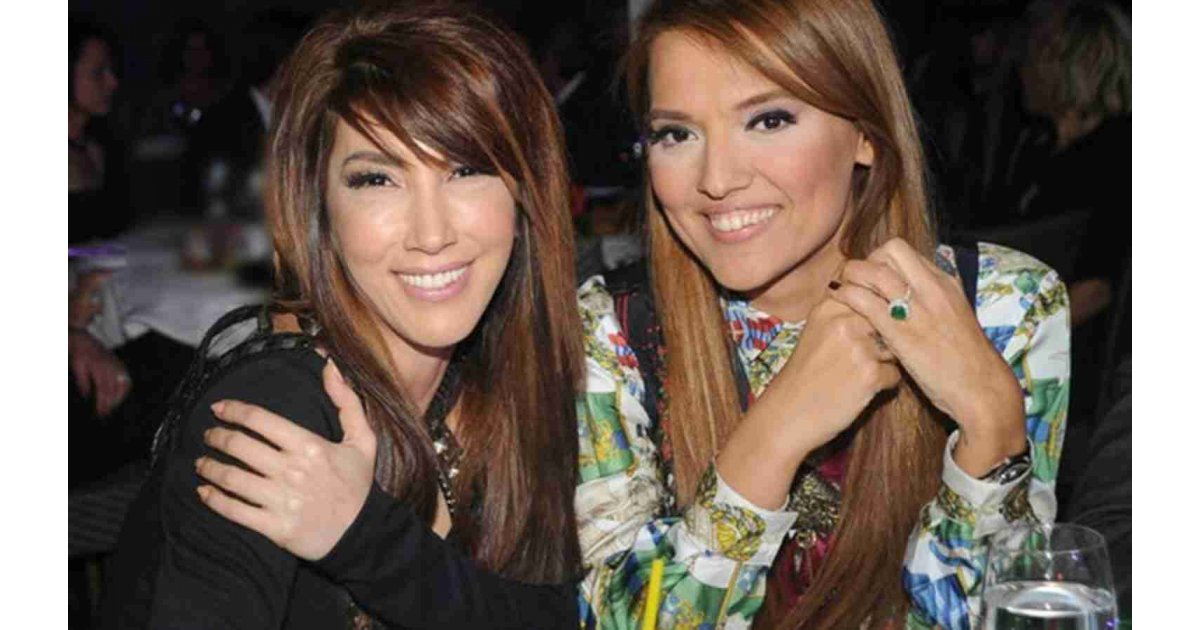 Küslük bitti: Hande Yener ve Demet Akalın sahnede buluştu 