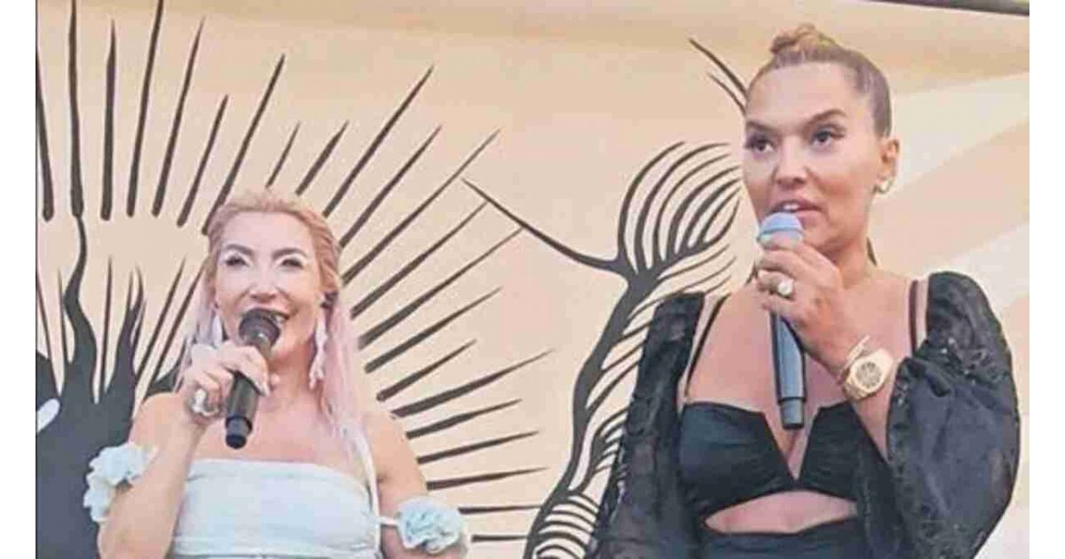 Hande Yener ve Demet Akalın’ın küslüğü bitti! Ezeli rakipler el ele... 
