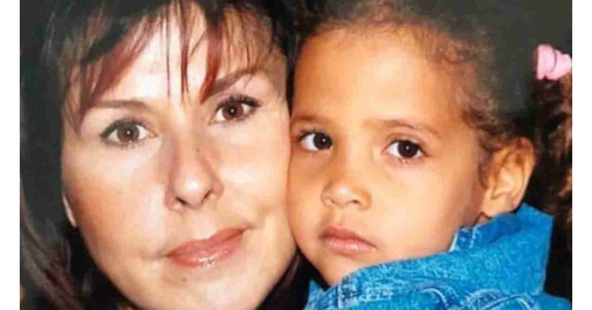 Şarkıcı Nilüfer ile Reha Muhtar 4 aylıkken evlat edinmişlerdi! Yıllar su gibi aktı geçti Ayşe Nazlı şimdi 24 yaşında genç bir hanım 