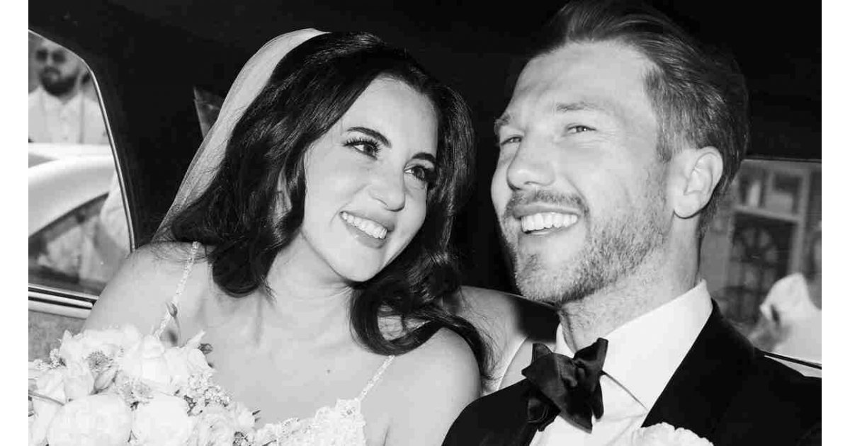 Şarkıcı Karsu gelin oldu! Davul zurnalı kız alma... Hollandalı damat gözyaşlarını tutamadı!