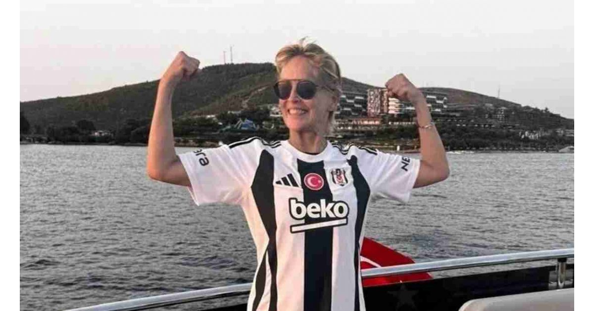 Beşiktaş Sharon Stone'a forma hediye etti!