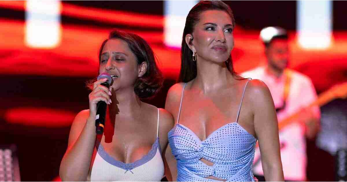 Ebru Yaşar ile Ecem Erkek düet yaptı