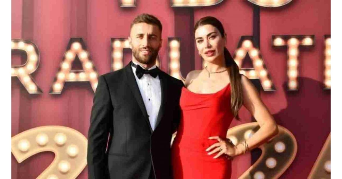 Ünlü futbolcu Alparslan Öztürk ve eşi Ebru Şancı’nın 3 katlı villası! İşte ünlü çiftin muhteşem evi!