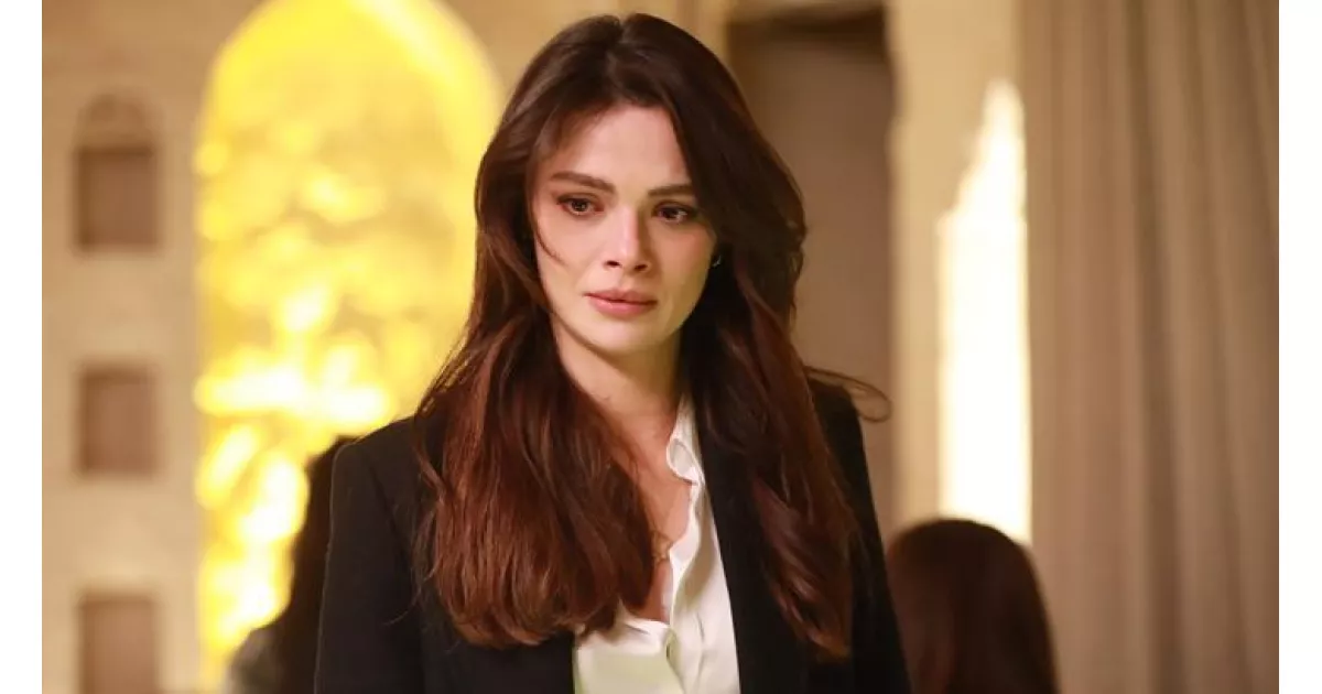 Uzak Şehir'in Alya'sı Sinem Ünsal'dan açıklama! Diziyle ilgili ipucu verdi