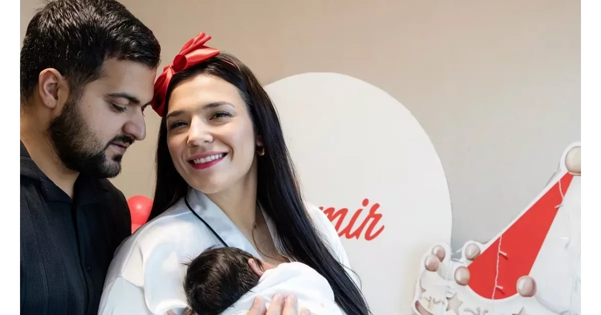 15 gün önce anne olmuştu! Ünlü şarkıcı Tuğçe Kandemir'in minik oğlu Demir'e bakın!