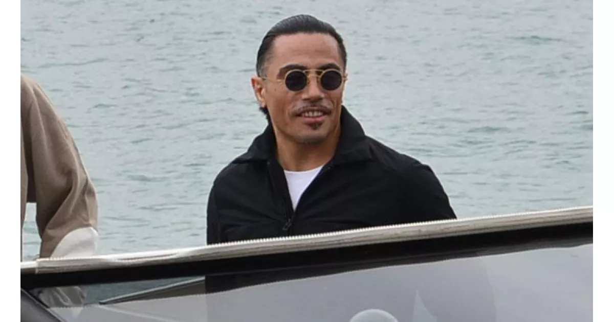 Nusret, Boğaz'da takipçileri için özel bir video çekti.
