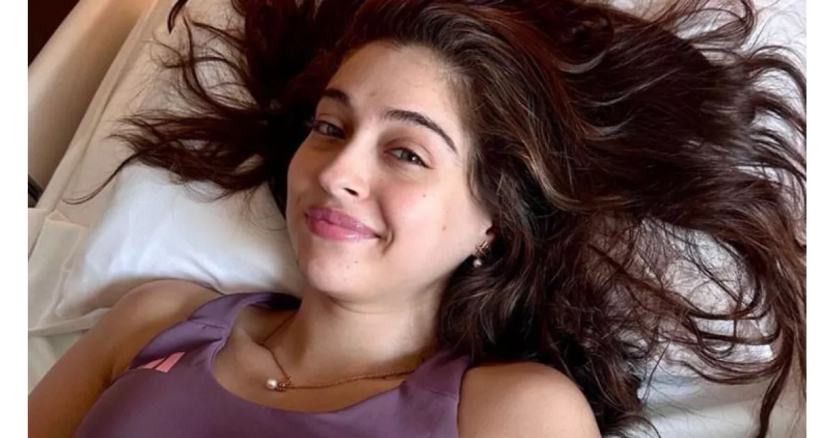 Cemre Baysel, göğsündeki 8 yıllık iyi huylu kitleyi özel hastanede aldırdı. Sağlığı iyi.