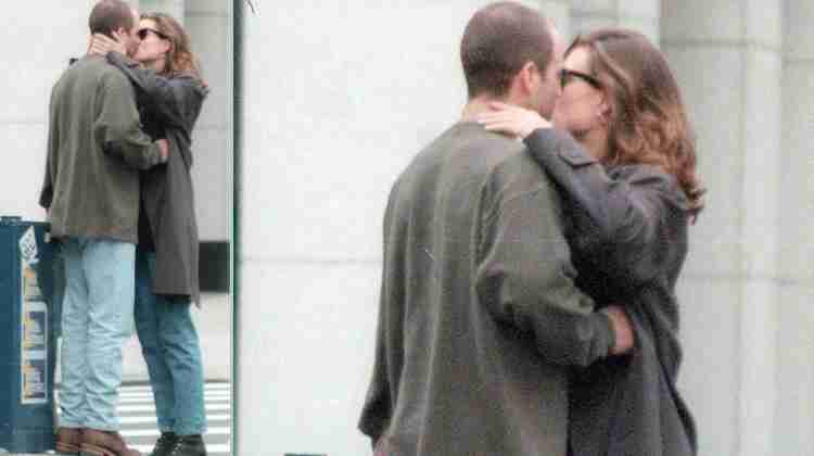 Eski kocam benden daha ünlüydü... Onun yanında kendimi küçücük hissettim... Çok güzeldi 