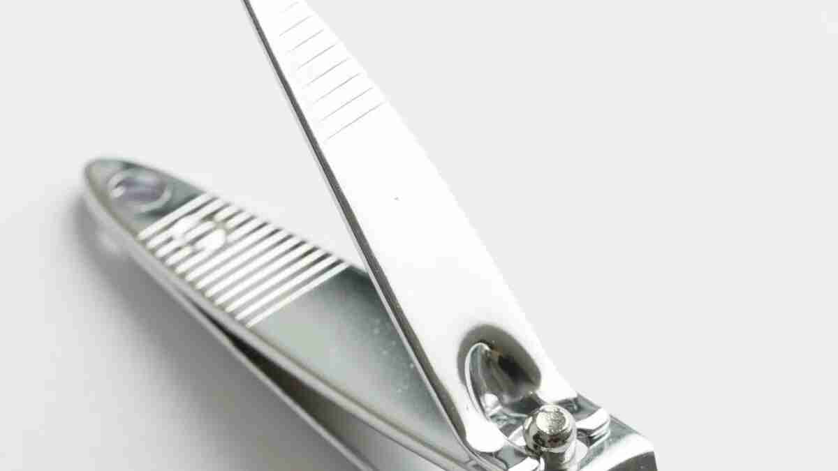 Tırnak makaslarındaki deliğin ne işe yaradığını duyunca inanamayacaksınız! 