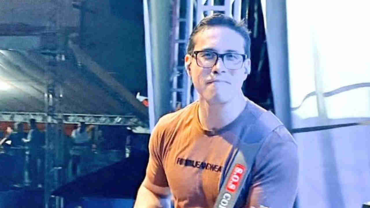 Ünlü şarkıcı sahnede elektrik akımına kapıldı! Korkunç şekilde can verdi! 