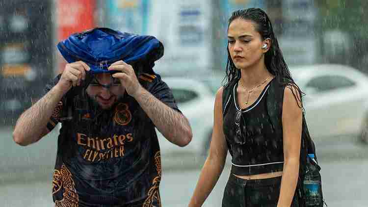 Meteoroloji'den kuvvetli yağış uyarısı! İstanbul ve Ankara dahil 15 ilde 'turuncu' ve 'sarı' kodlu alarm