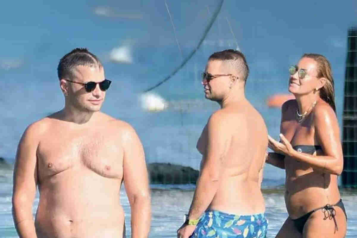 Magazinin gündemi Yağmur Atacan’ın göbeği