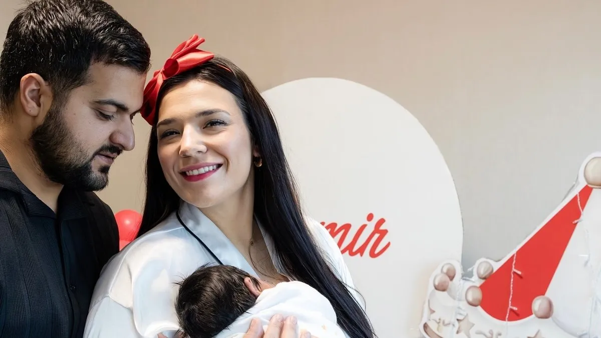 15 gün önce anne olmuştu! Ünlü şarkıcı Tuğçe Kandemir'in minik oğlu Demir'e bakın!