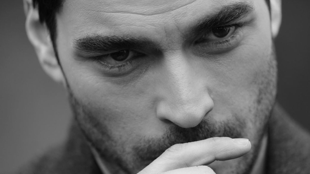 Akın Akınözü annesinden sonra amcasının vefatıyla sarsıldı! Paylaştığı not yürekleri dağladı…