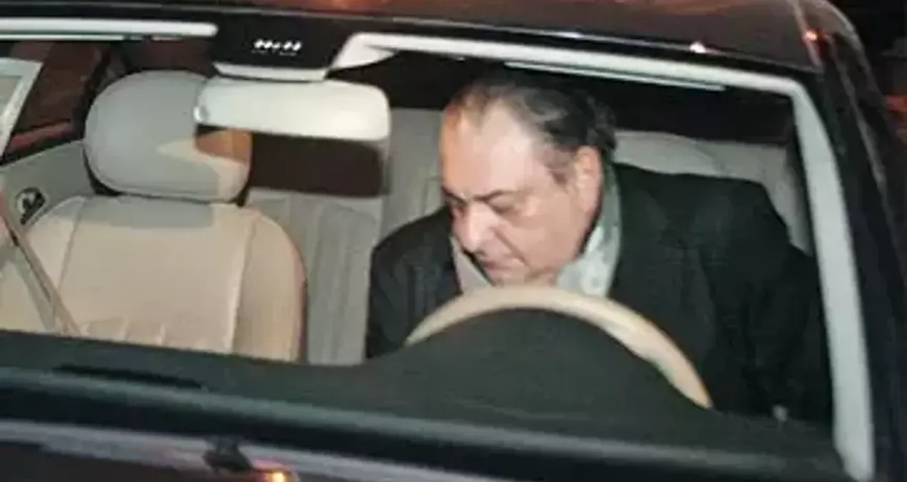 Reha Muhtar'ın yalısındaki hizmetçi onu soydu.
