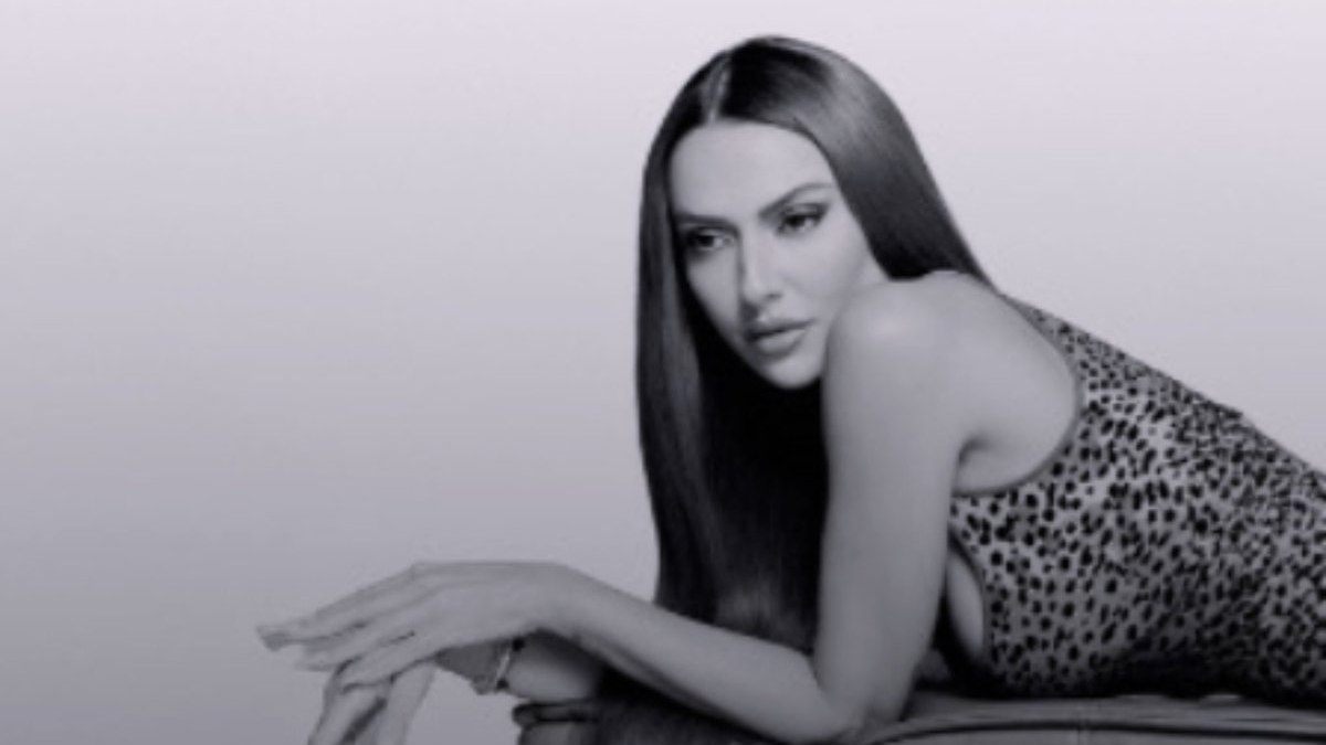 Hadise'nin yeni klip fotoğrafları büyük yankı uyandırdı, sosyal medyada yorum yağmuruna tutuldu.
