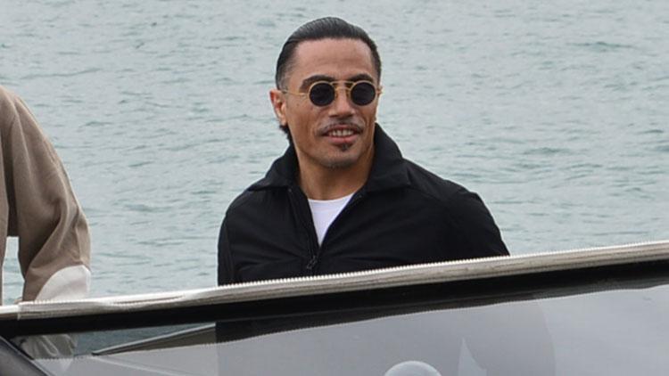 Nusret, Boğaz'da takipçileri için özel bir video çekti.
