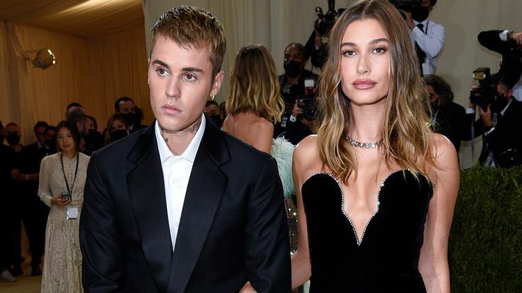 Hailey Bieber, kocasının servetini geride bırakarak milyarderler kulübüne katıldı.
