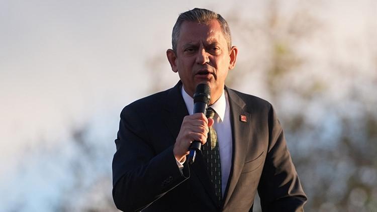 Antalya Cumhuriyet Başsavcılığı, CHP Genel Başkanı Özel hakkında resen soruşturma başlattı. Antalya Cumhuriyet Başsavcılığı, CHP Genel Başkanı Özel hakkında resen soruşturma başlattı.