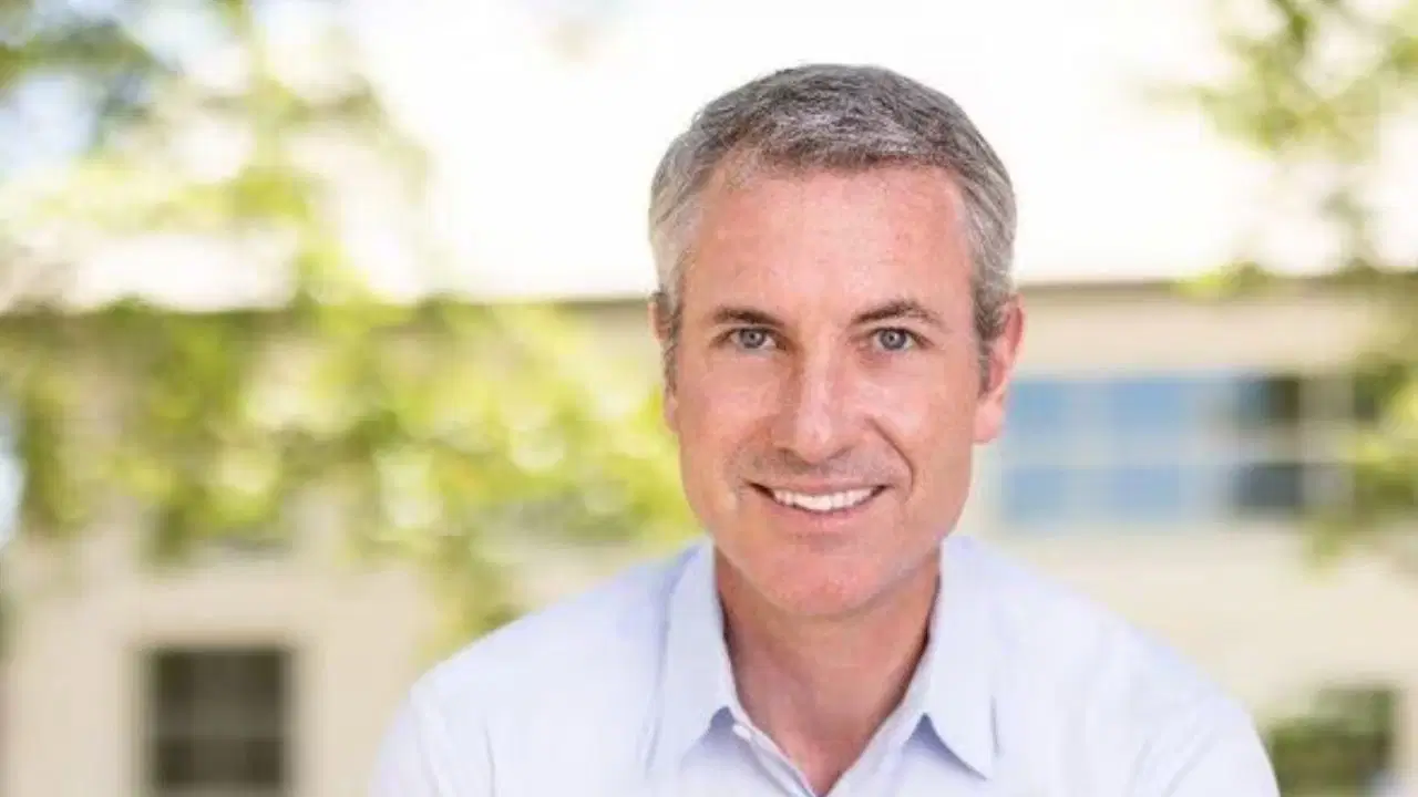 Coldplay Konserinde gündem olan Andy Byron kimdir? Eşi kim?