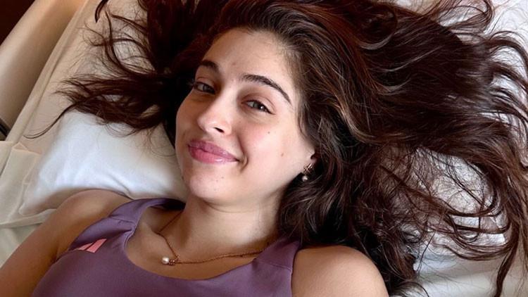 Cemre Baysel, göğsündeki 8 yıllık iyi huylu kitleyi özel hastanede aldırdı. Sağlığı iyi.