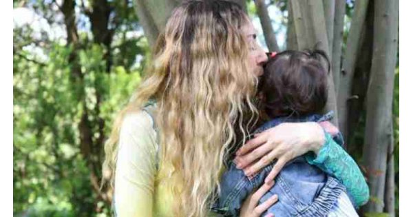 Sinem Kobal kızı Leyla ile fotoğraflarını paylaştı 