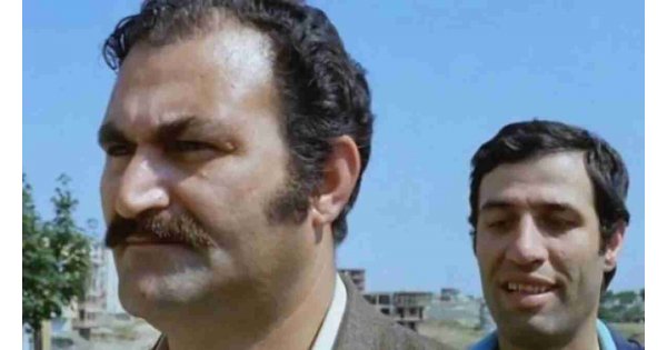 Sakar Şakir’in Gardırop Fuat’ıydı... Kemal Sunal’ın rol arkadaşı Ünal Gürel’in oğlu da oyuncu çıktı! Meğer babasından da ünlüymüş Sakar Şakir’in Gardırop Fuat’ıydı... Kemal Sunal’ın rol arkadaşı Ünal Gürel’in oğlu da oyuncu çıktı! Meğer babasından da ünlüymüş