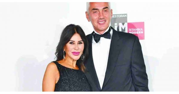 Suzan Sabancı'dan ayrılan Haluk Dinçer yeni sevgilisiyle görüntülendi. Suzan Sabancı'dan ayrılan Haluk Dinçer yeni sevgilisiyle görüntülendi.