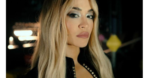Rita Ora tatil pozlarını peş peşe paylaştı! 'Eteği düşecek gibi' Rita Ora tatil pozlarını peş peşe paylaştı! 'Eteği düşecek gibi'