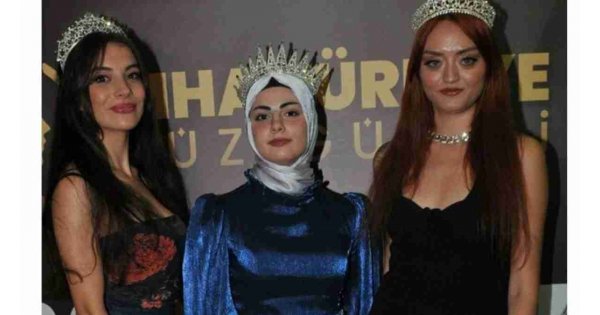 Türkiye'nin yüz güzeli seçildi, görenler ikiye bölündü! Tek bir estetiği bile yok: Sosyal medyada beğenilmedi Türkiye'nin yüz güzeli seçildi, görenler ikiye bölündü! Tek bir estetiği bile yok: Sosyal medyada beğenilmedi