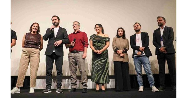Nur Sürer’in başrolünde olduğu 'Mukadderat' filmi seyirciyle buluştu: 'Böyle bir ülkede kadın hikayesi anlatmak çok zor' Nur Sürer’in başrolünde olduğu 'Mukadderat' filmi seyirciyle buluştu: 'Böyle bir ülkede kadın hikayesi anlatmak çok zor'