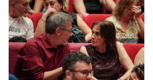 Altın Portakal Film Festivali’nde ‘Mukadderat’ ve ‘Hatırladığım Ağaçlar’ seyirciyle buluştu Altın Portakal Film Festivali’nde ‘Mukadderat’ ve ‘Hatırladığım Ağaçlar’ seyirciyle buluştu
