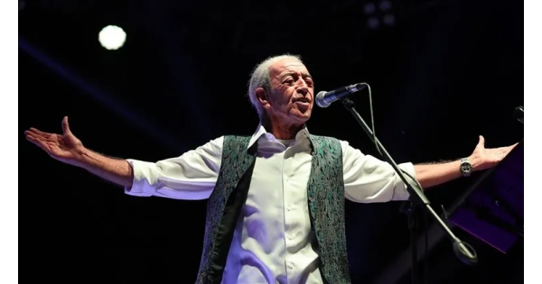 Edip Akbayram, 75 yaşında vefat etti. Usta sanatçının ölüm nedeni, hayatı, biyografisi, albümleri ve şarkıları araştırılıyor... Edip Akbayram, 75 yaşında vefat etti. Usta sanatçının ölüm nedeni, hayatı, biyografisi, albümleri ve şarkıları araştırılıyor...