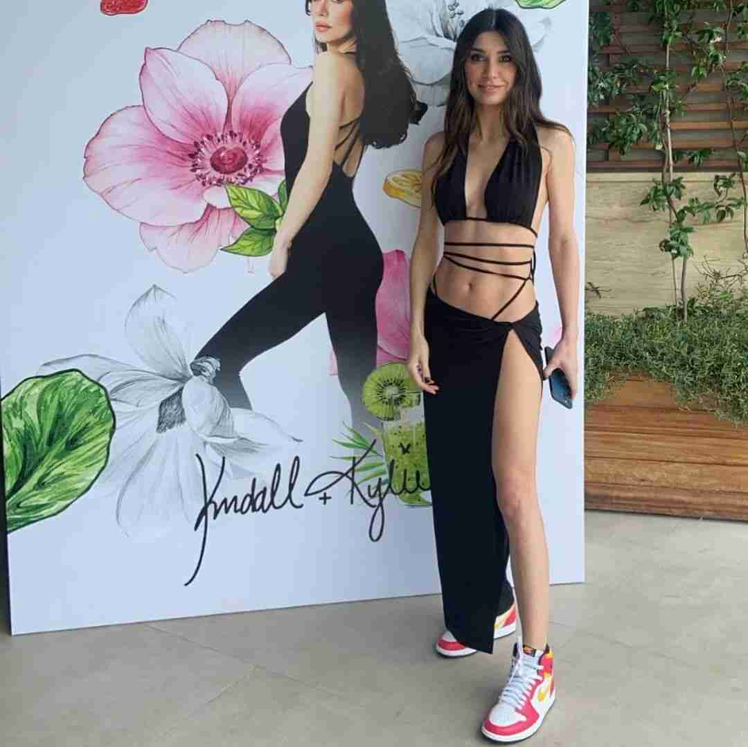 Burcu Kıratlı KENDALL + KYLIE Türkiye Yaz Koleksiyonu Tanıtımında