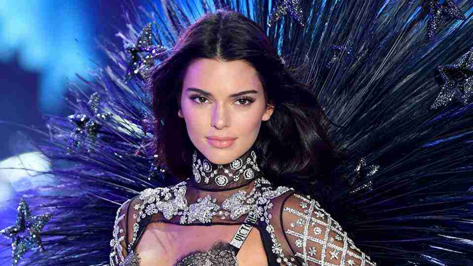 Kendall Jenner'dan Sansürsüz Paylaşım!!!