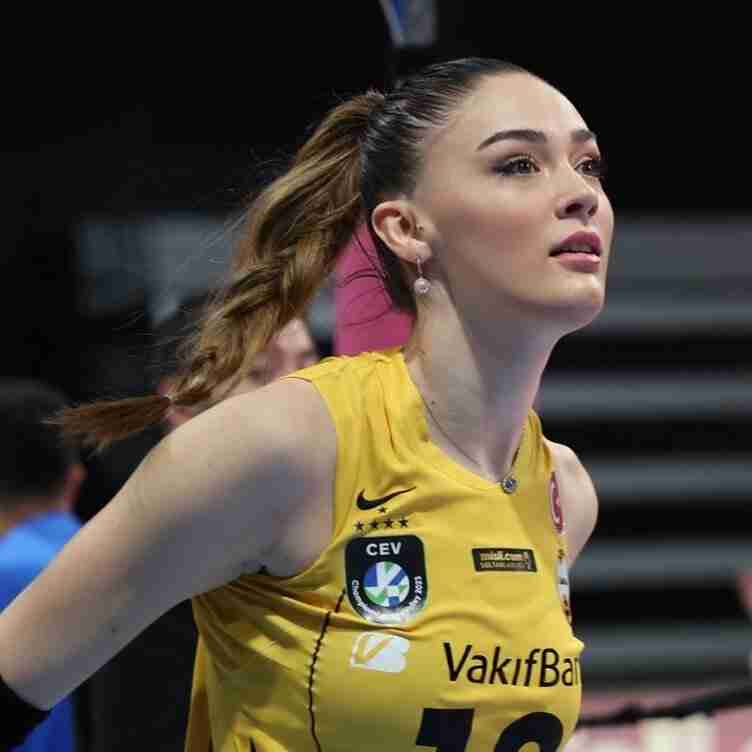 Meğer yıllar önce O Ses Türkiye'ye katılmış! Milli voleybolcu Zehra Güneş'in 17 yaşındaki görüntüleri gündem oldu