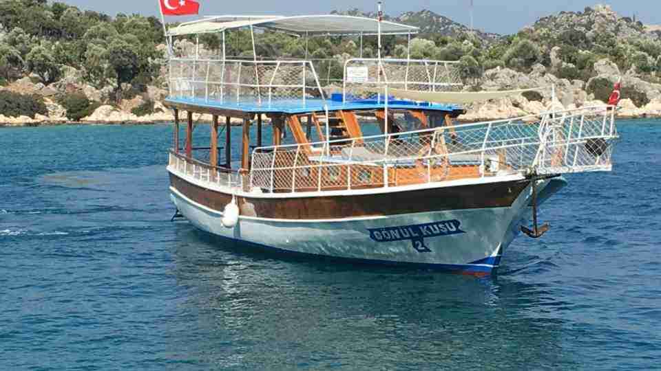 Şarkıcı Ceylan’ın milyonluk minnoşu! Aldığı tekne ile poz verdi: Bu minnoşu yaza Bodrum’a götürüyorum! 