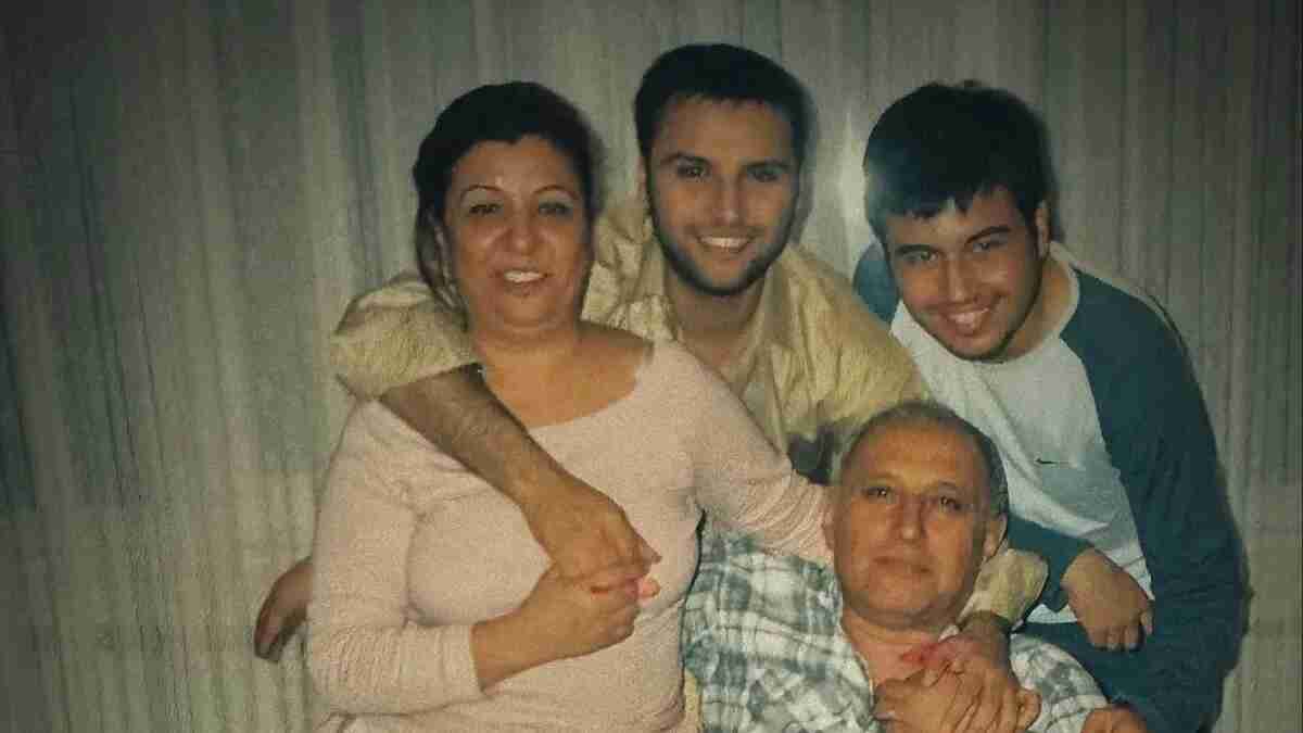 Alişan’ın dinmeyen kardeş acısı! 3 koca yıl geçti sensiz... Şarkıcı Alişan’ın genç yaşta kaybettiği kardeşine özlemi yürek dağladı!