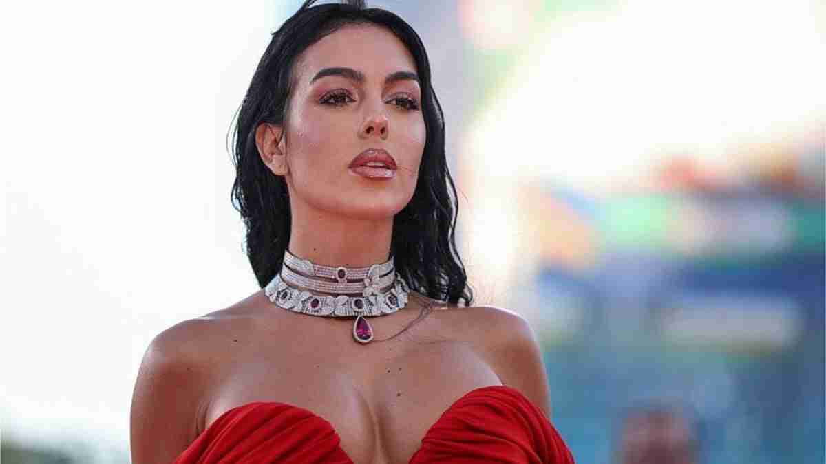Ronaldo'nun sevgilisi Georgina Rodriguez'den bikinili pozlar! Ronaldo'nun sevgilisi Georgina Rodriguez'den bikinili pozlar!