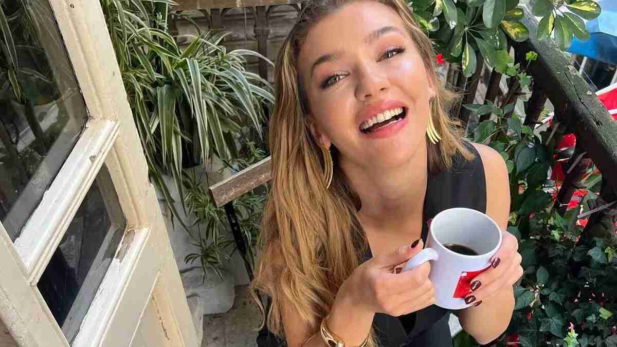 Oyuncu Melisa Döngel'in kız kardeşi güzelliğiyle baş döndürdü! Görenler