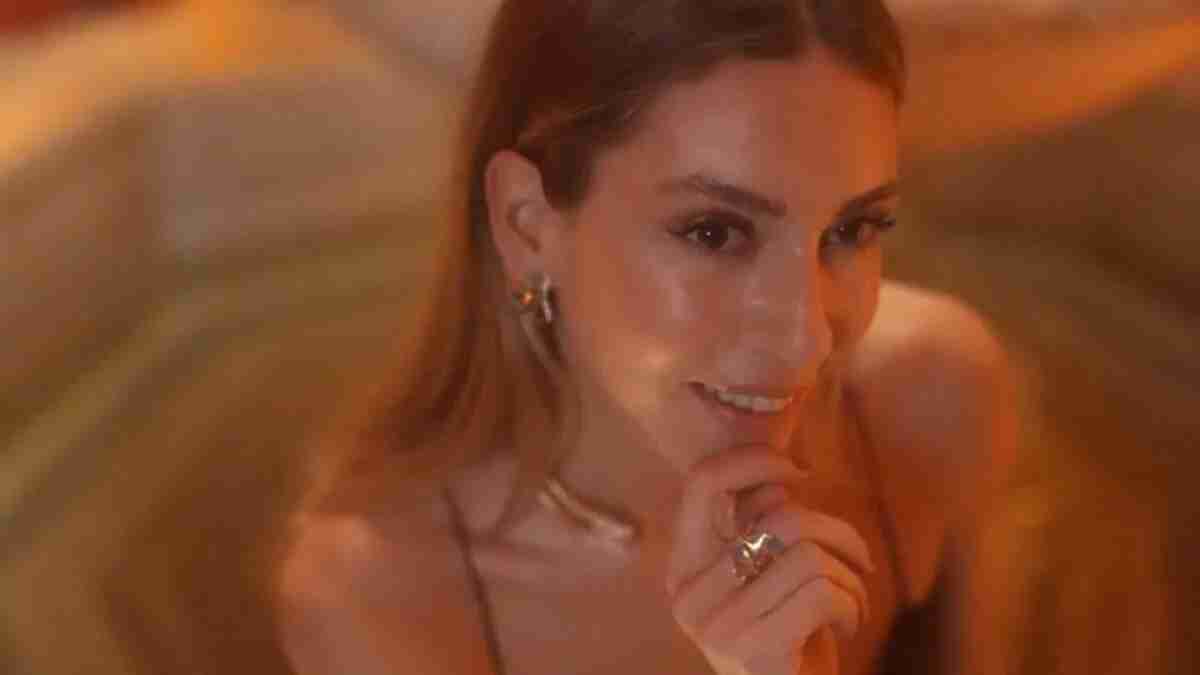 “Her hali başka güzel” 37 yaşındaki Sinem Kobal hayranlarına galerisini gezdirdi!